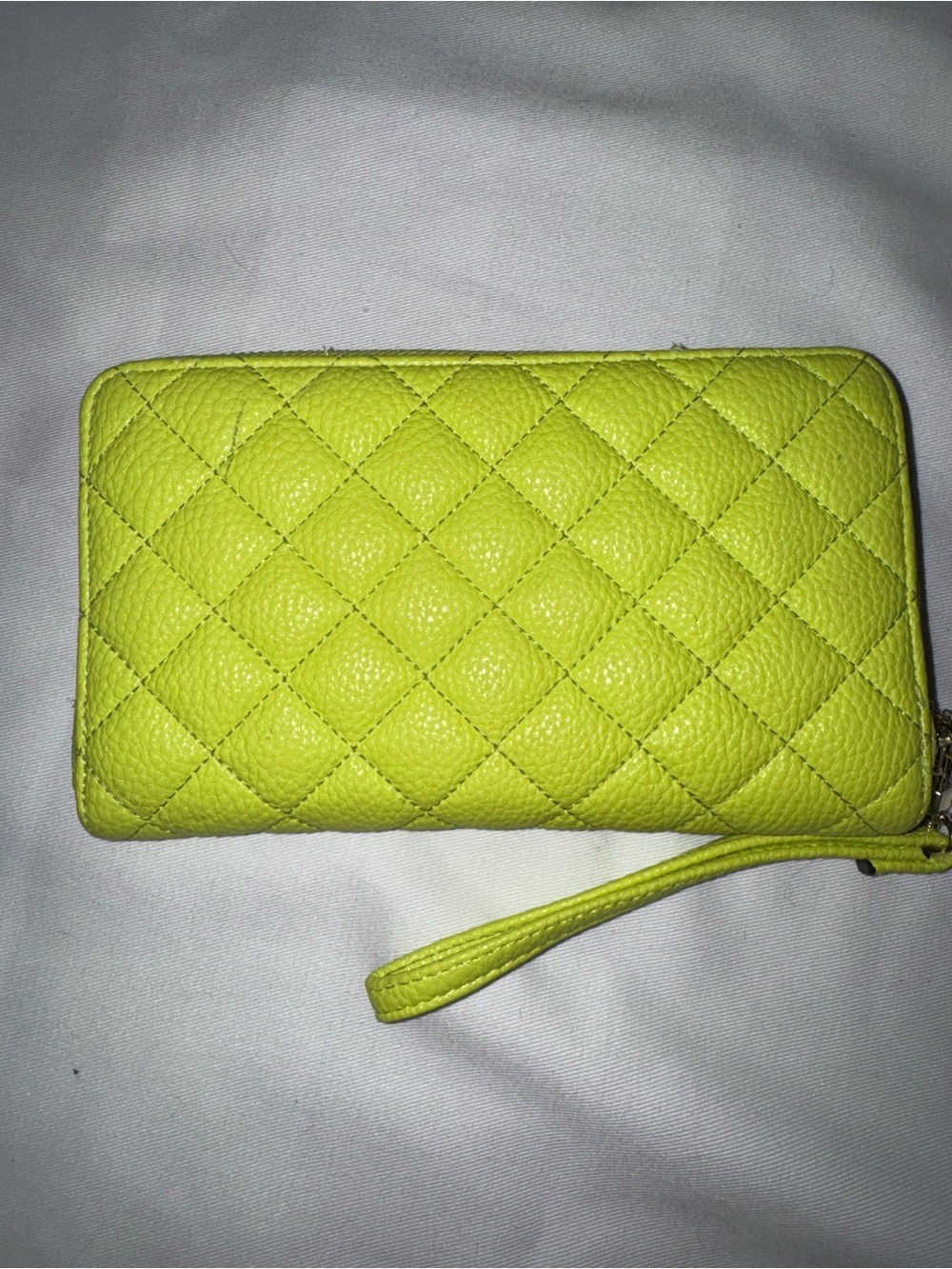 Steve Madden Neon Yellow Quilted Zip Around Wallet Wristlet - Picture 4 of 9